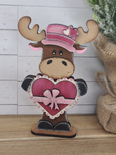 Load image into Gallery viewer, Moose holding heart DIY kit
