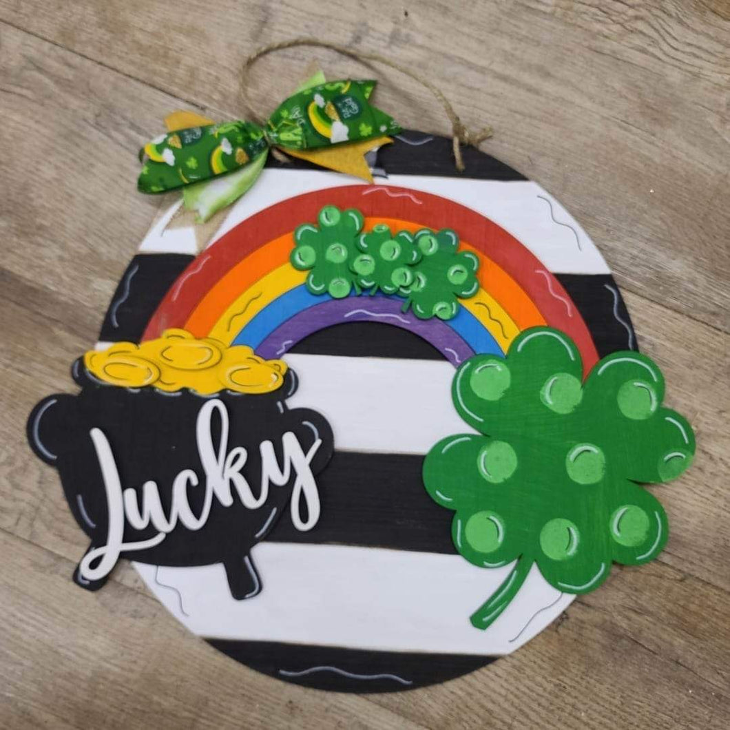 Lucky rainbow doorhanger kit with supplies